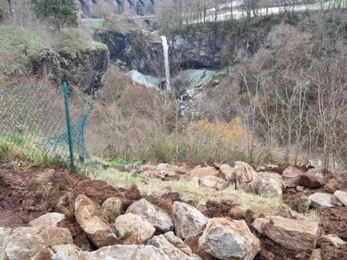 Cantal : la cascade de Salins rouvre partiellement pour Noël